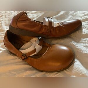 Earth Women's Brown Leather Mary Jane Flats